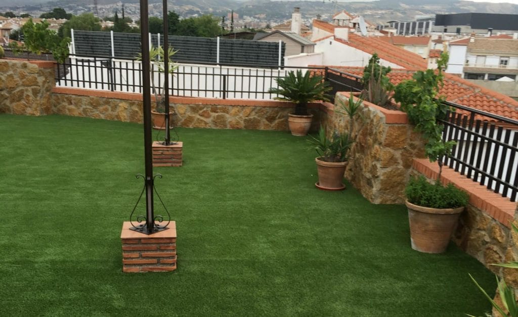 Ideas: decorar tu jardín con césped artificial - TuCéspedArtificial