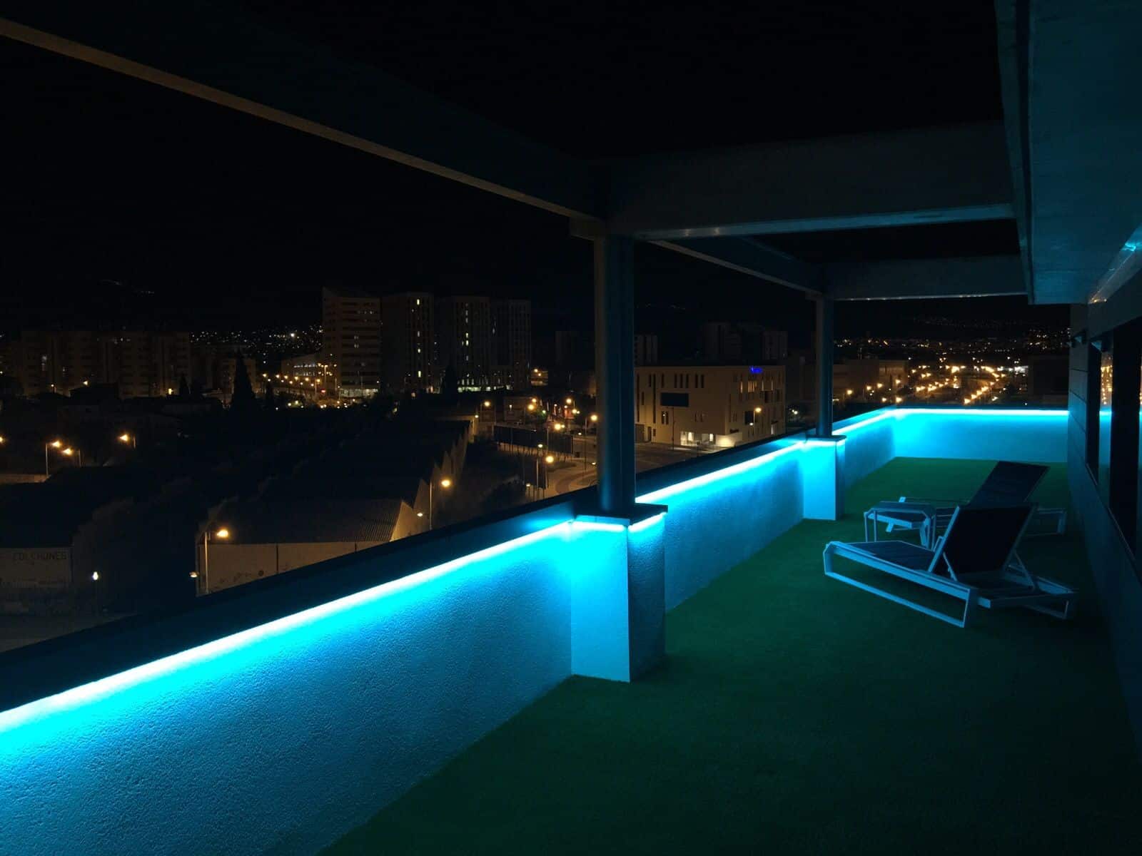 Ideas: decorar tu jardín con césped artificial - TuCéspedArtificial