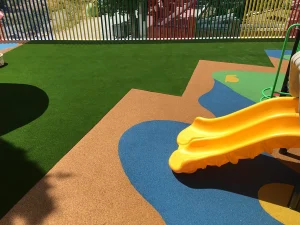Césped para guarderías 34 Modelo-OASIS-Parque-Infantil-Torvizcon-3-1