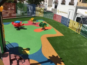 Césped para guarderías 33 Modelo-OASIS-Parque-Infantil-Torvizcon-5