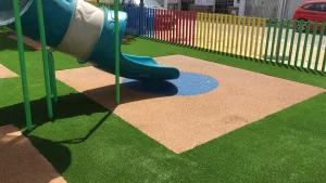 Césped para guarderías 31 Modelo-OASIS-Parque-infantil-Ventas-de-Huelma-3