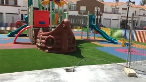 Césped para parques infantiles 41 Modelo-OASIS-Parque-infantil-Ventas-de-Huelma-7