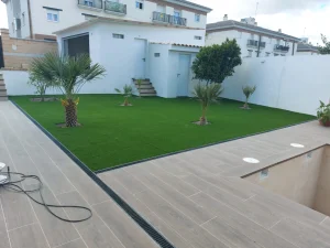 Césped para Jardín 25 Modelo-OASIS-patio-Gabia-Chica-2