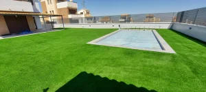 Césped para piscinas 38 Modelo-OASIS-terraza-pisci-en-atico-La-Zubia-9