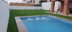 Césped para piscinas 34 Modelo-ROMEO-parcela-con-pisci-casa-Otura-2021-8