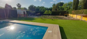 Césped para piscinas 30 Modelo-VITA-Deifontes-Piscina-particular-5